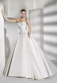 La Sposa menyasszonyi ruha